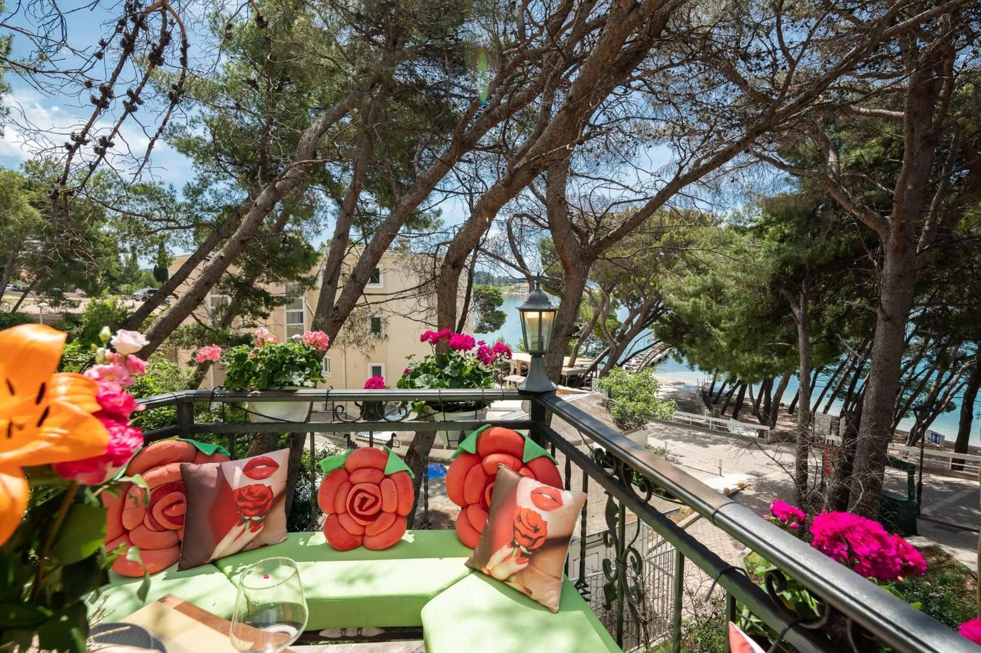 Beachfront Apartment Romilda Makarska Exterior photo